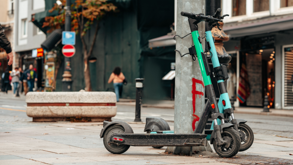 E-Scooter Versicherung 2025: Was Fahrer jetzt unbedingt wissen müssen